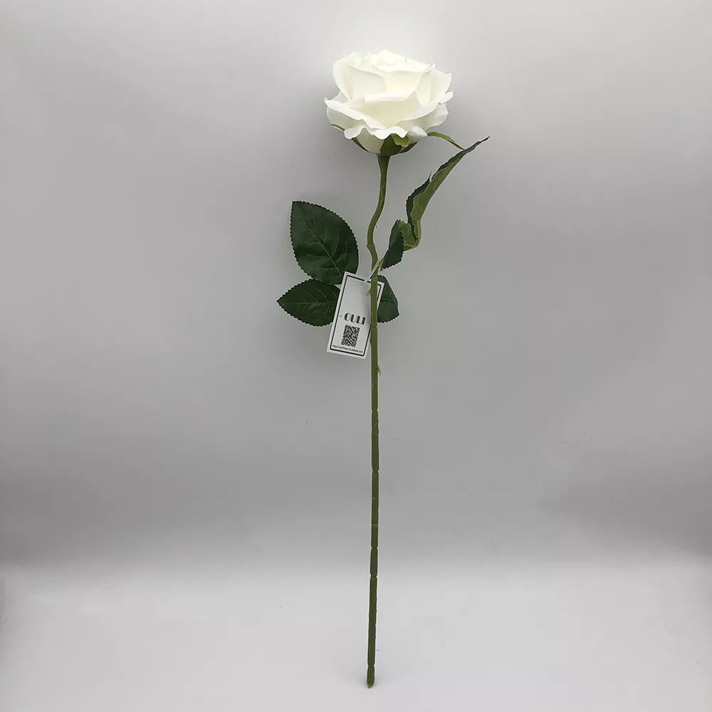 긴 줄기 실크 장미 꽃